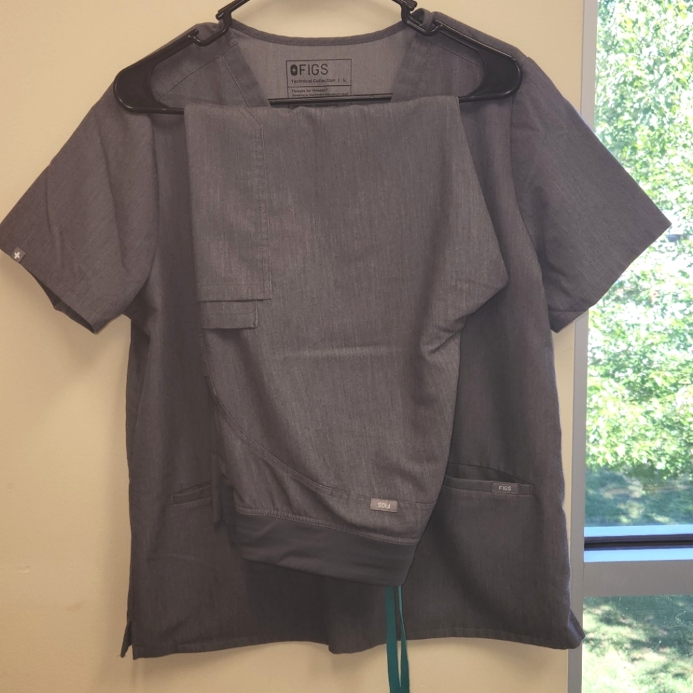 Figs Graphite Large Casma Large Kade scrub set